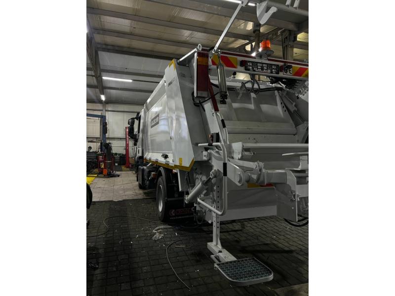 Autogunoiera Iveco ML100E21/P 3300WB Cargo inarcare EN840 spate volum util KADEME 10cbm (LA COMANDA)