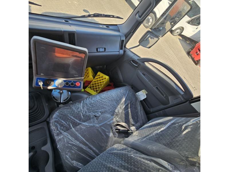 Mașină de măturat și curățat stradal ISUZU cu suprastructură CityRay 5 m³ (LA COMANDA)