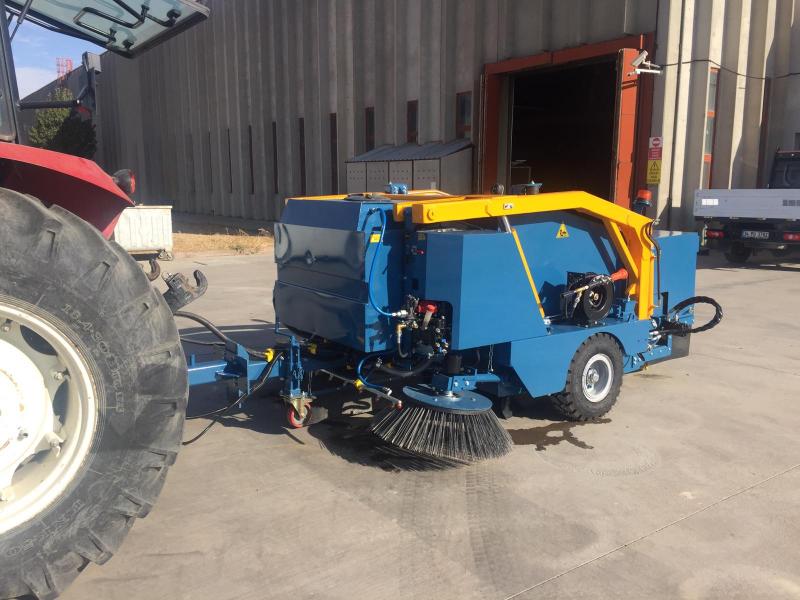 Mașină de măturat stradală tractată ÇELİK2000 în Moldova de la Eximotor SA