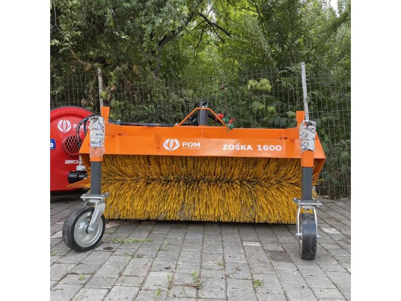 Подметальная машина тракторная с гидравлическим опорожнением бункера POM Augustów T801 Польша