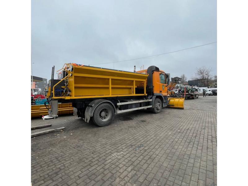 Комбинированная дорожная машина (пескоразбрасыватель , снежный отвал, щетка) (ПОД ЗАКАЗ)