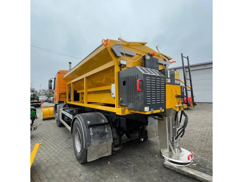 Комбинированная дорожная машина (пескоразбрасыватель , снежный отвал, щетка) (ПОД ЗАКАЗ)