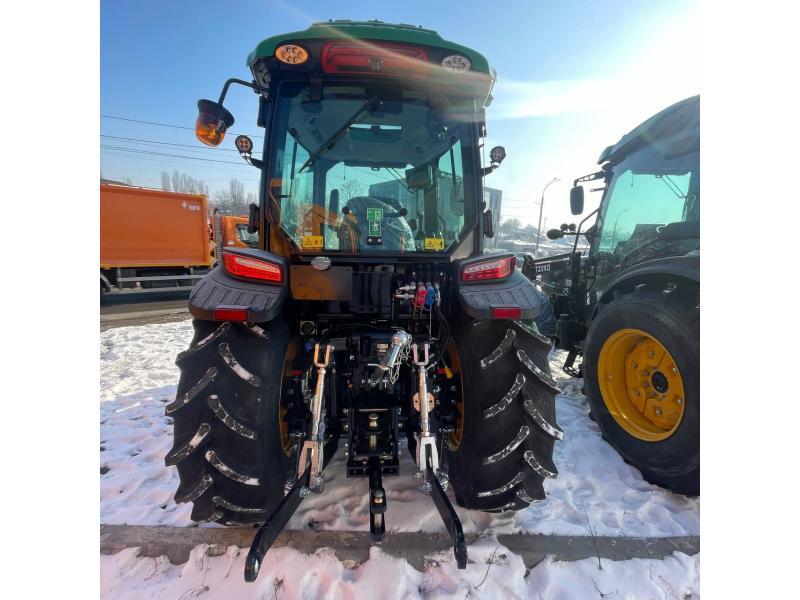  Tractor коммунальный Bizon SD1004 с фронтальным погрузчиком и ковшом	