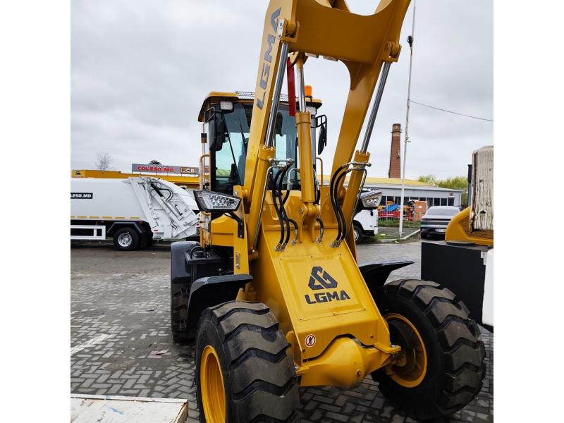 Încărcător frontal Molot 300 T938 2025 + furci