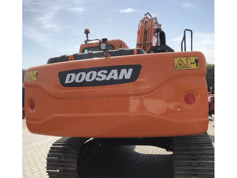  Excavatoarele pe șenile Doosan DX200A-7M . 