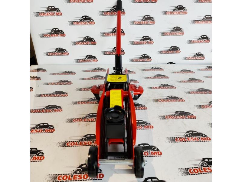 Домкрат подкатной 2т FL610