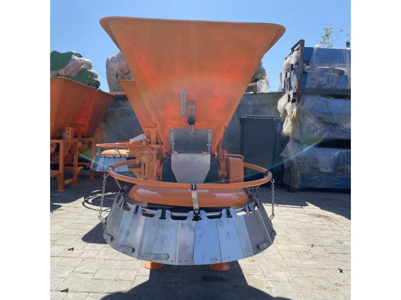 Разбрасыватель коммунальный MOTYL N031/2 POM Augustów Польша
