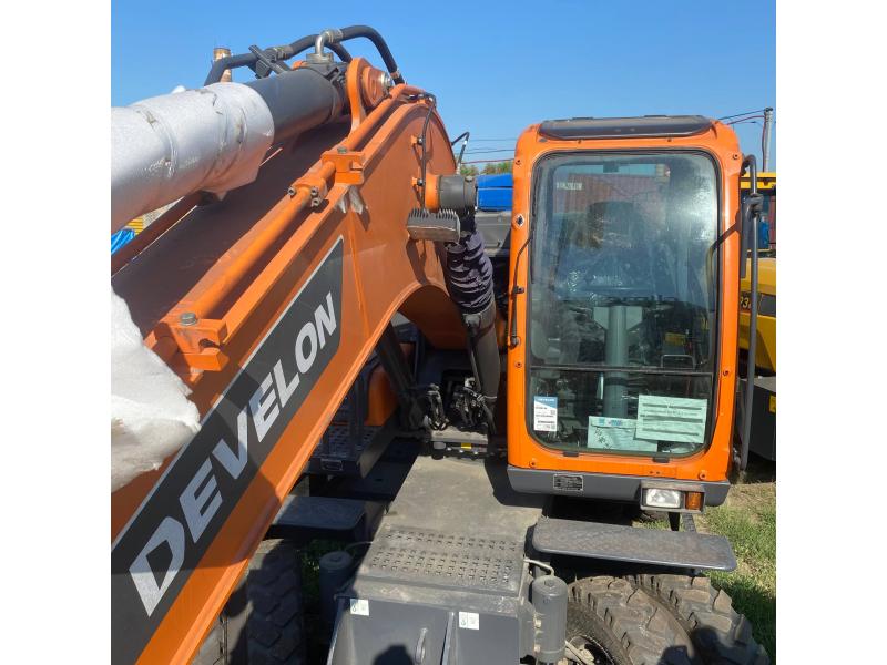 Excavator pe roți Develon DX150WE (2025)
