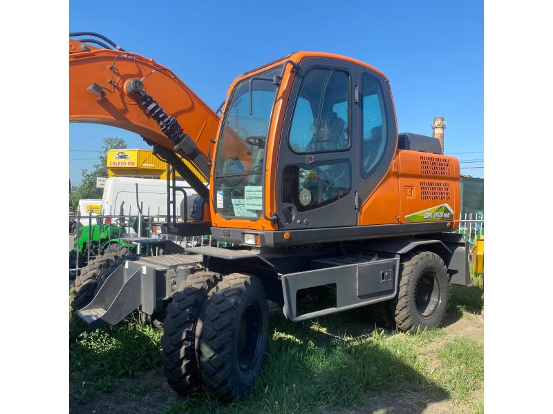 Excavator pe roți Develon DX150WE (2025)