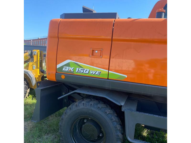 Excavator pe roți Develon DX150WE (2025)