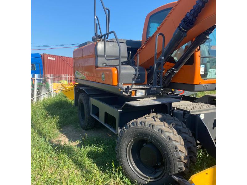 Excavator pe roți Develon DX150WE (2025)