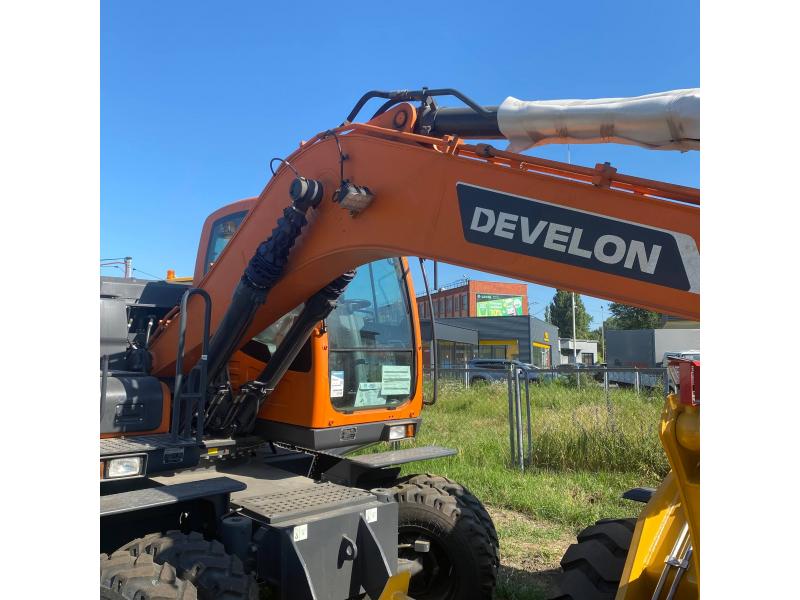 Excavator pe roți Develon DX150WE (2025)