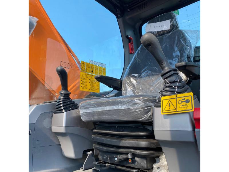 Excavator pe șenile Develon DX210 (2026)