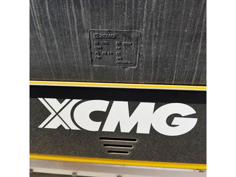 Compactor asfaltic XCMG XD83