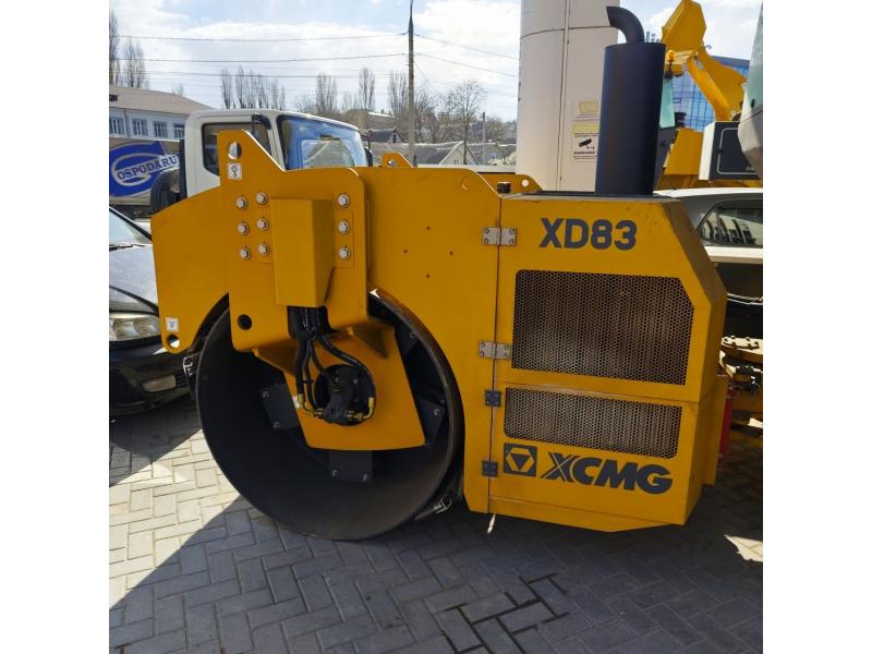 Compactor asfaltic XCMG XD83