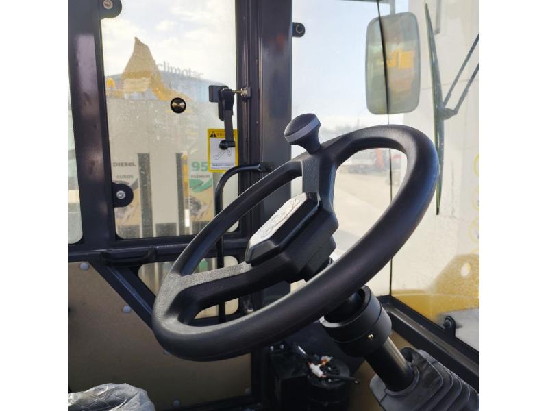 Compactor asfaltic XCMG XD83