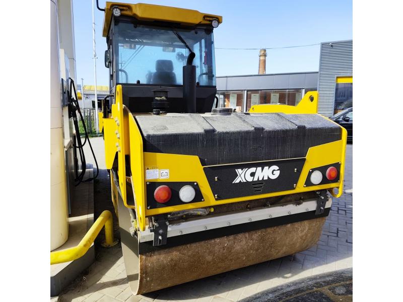 Compactor asfaltic XCMG XD83