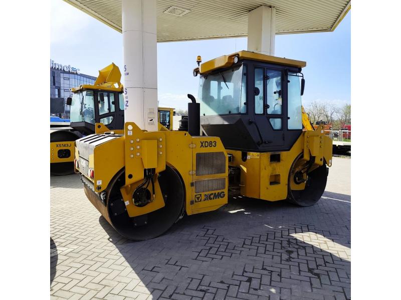 Compactor asfaltic XCMG XD83