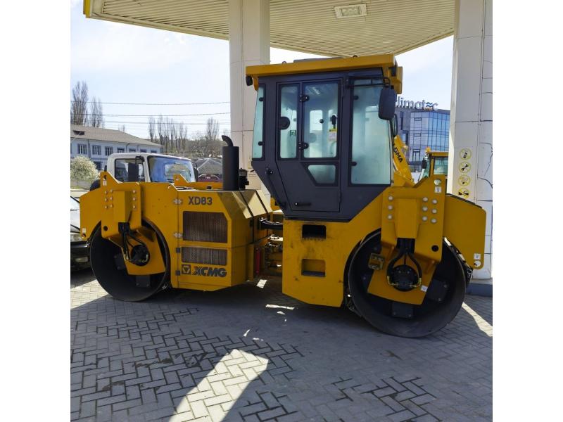 Compactor asfaltic XCMG XD83
