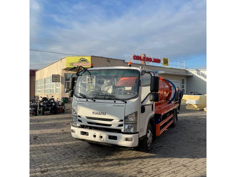 Asenizator Isuzu Elf     LA COMANDĂ