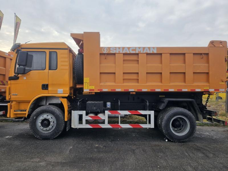 Autobasculantă Shacman L3000 4x2