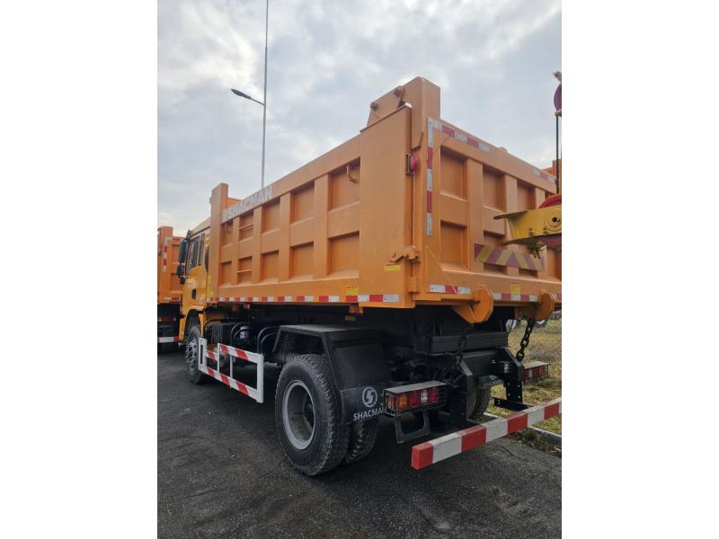 Autobasculantă Shacman L3000 4x2