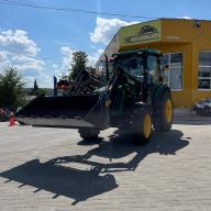 Tractor BIZON SD904 cu încărcător frontal.