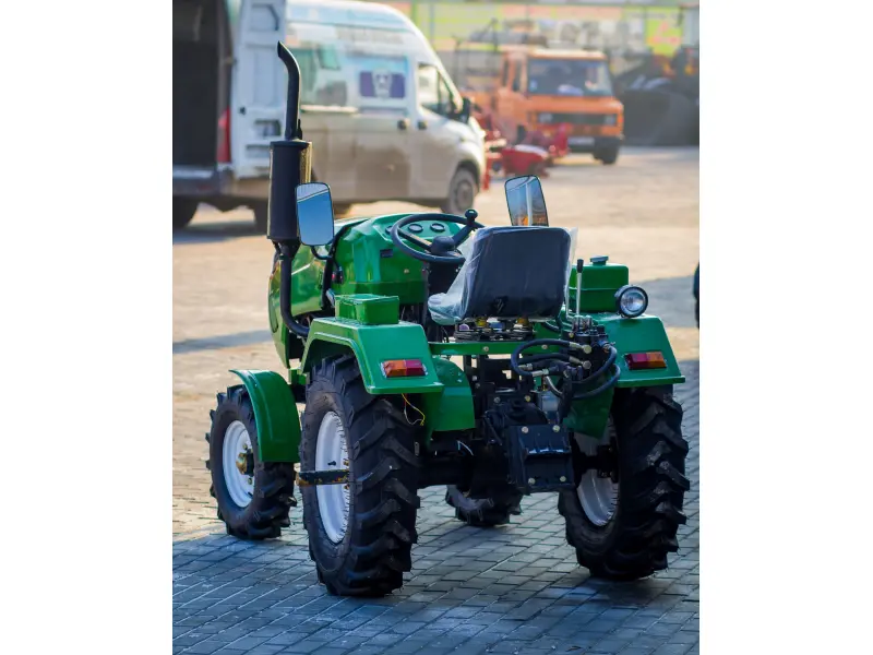 Tractor BIZON 200  (20 c.p)