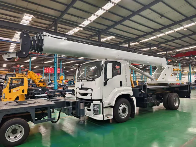 Macara-manipulator Isuzu 16 tone 36,6 m (LA COMANDĂ)