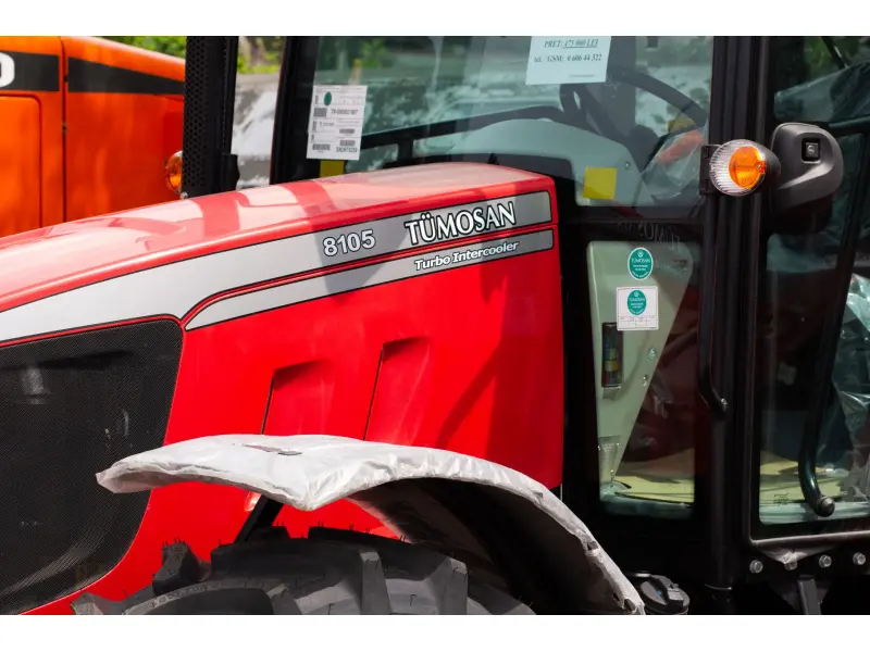 Tractor tumosan 8105