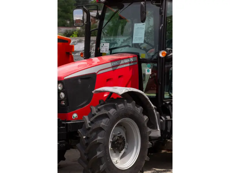 Tractor tumosan 8105