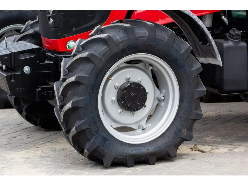 Tractor tumosan 8105
