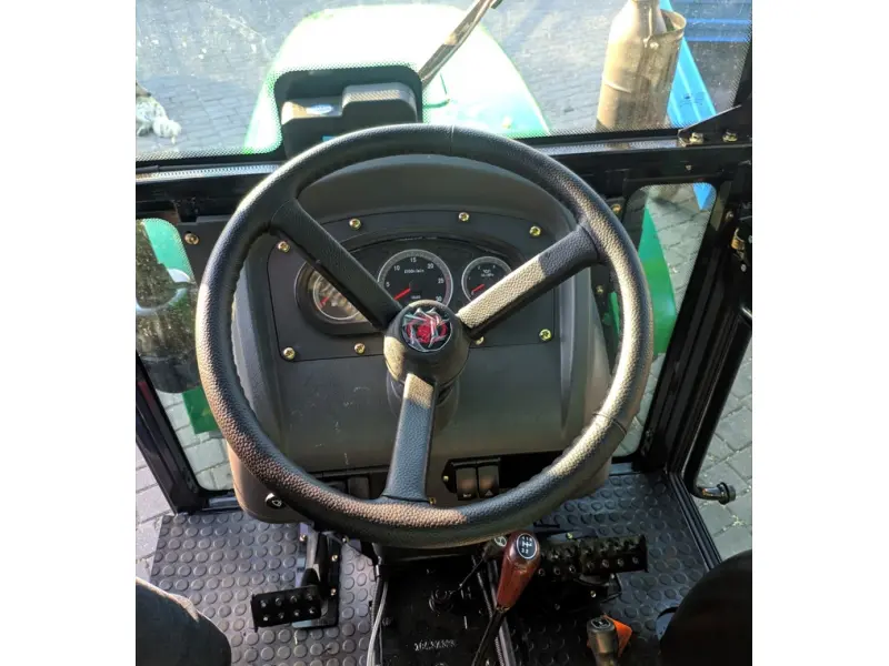Трактор Jinma  JM-404 C с кабиной (40 л.с.) 