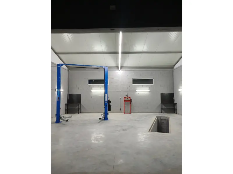 Elevator cu două coloane Hauvrex 4 tone cu sincronizare superioară, tensiune 380 V, model HTL3040.