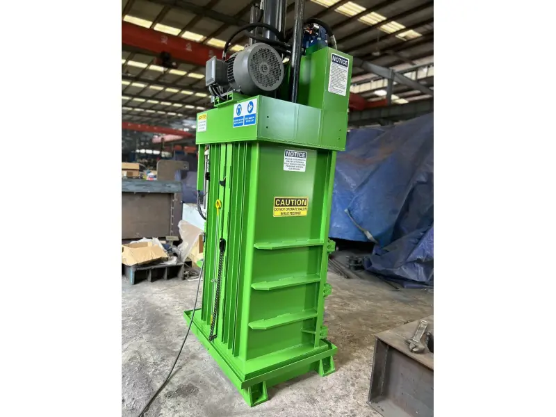  Presa de balotat electro-hidraulică pentru plastic/carton VPB30  (LA COMANDA)