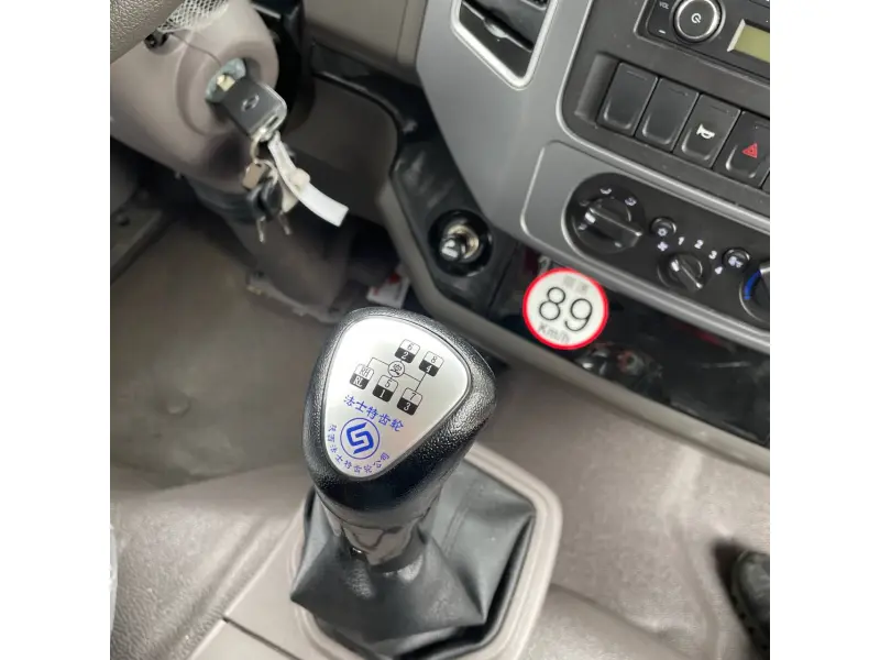 Autobasculantă Hyundai Xcient CLW5500