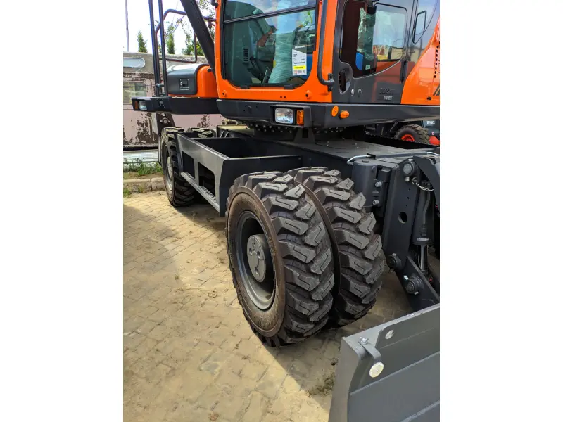 Excavatorul pe roți Doosan DX160W