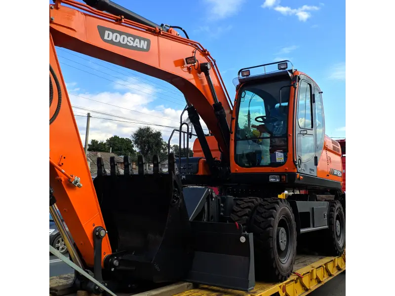 Excavatorul pe roți Doosan DX160W