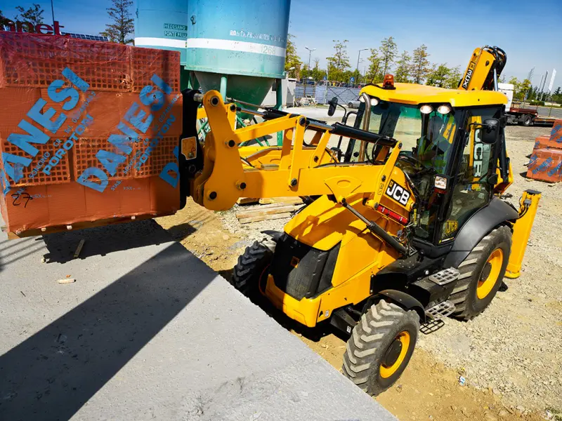 Бульдоэкскаватор JCB 3cx колесный