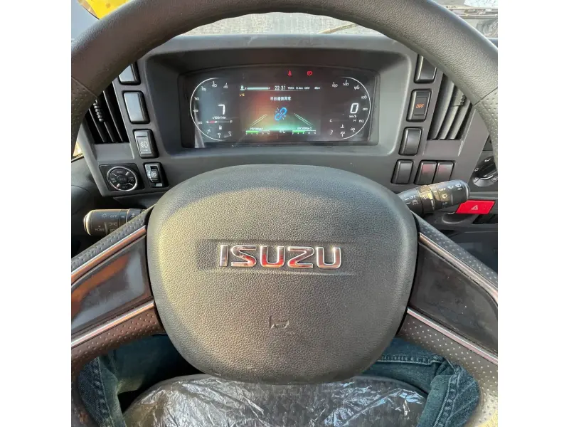 Asenizator Isuzu Elf      LA COMANDĂ