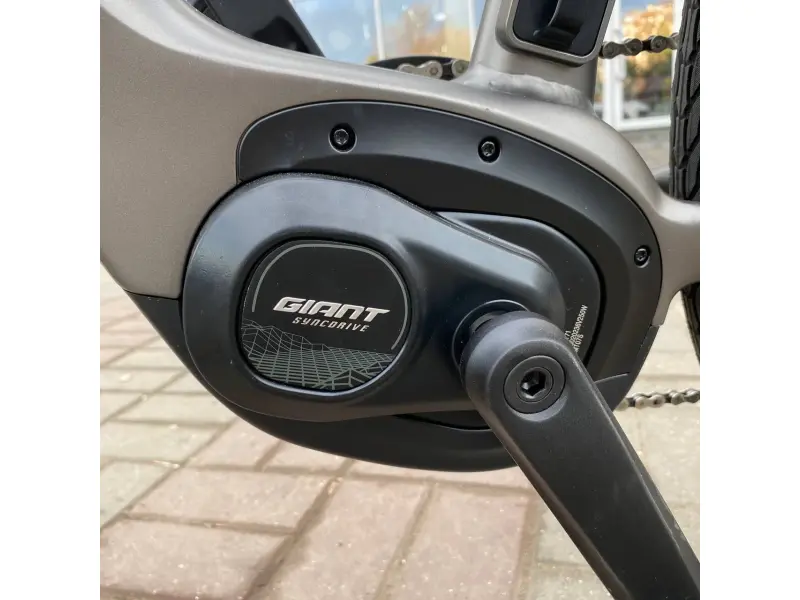 Электрический велосипед GIANT Fast E+1