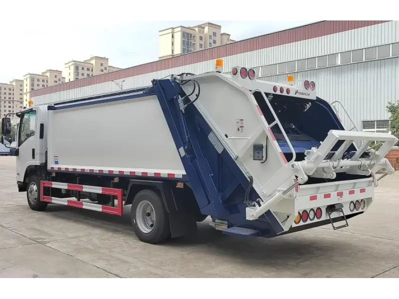 Autogunoiera  ISUZU ELF 190HP 10m3  cu lama de dezapezire in fata. (LA COMANDA)