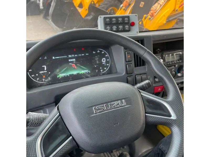 Autogunoiera ISUZU - 132 hp 7CBM