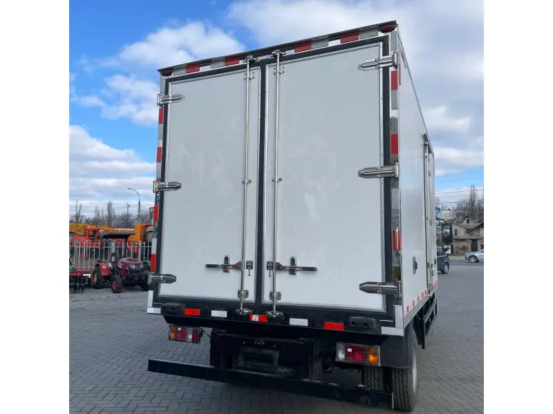 Camion frigorific ISUZU CLW5080 140 CP (2024)