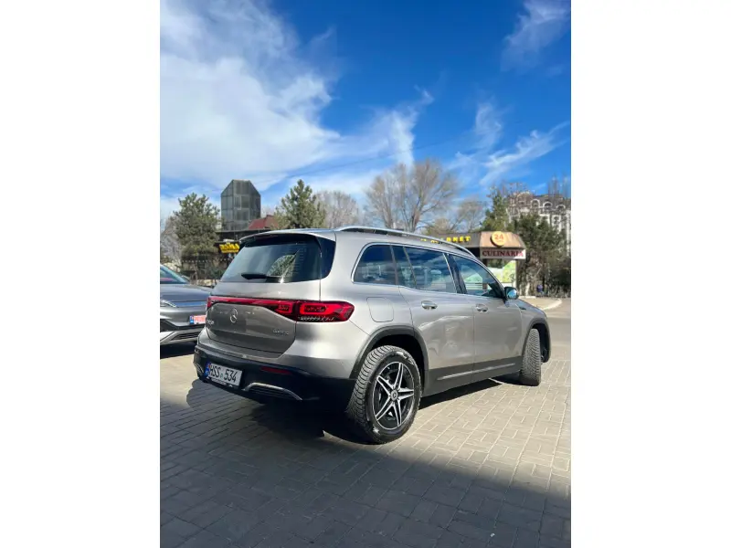Mercedes EQB 2023