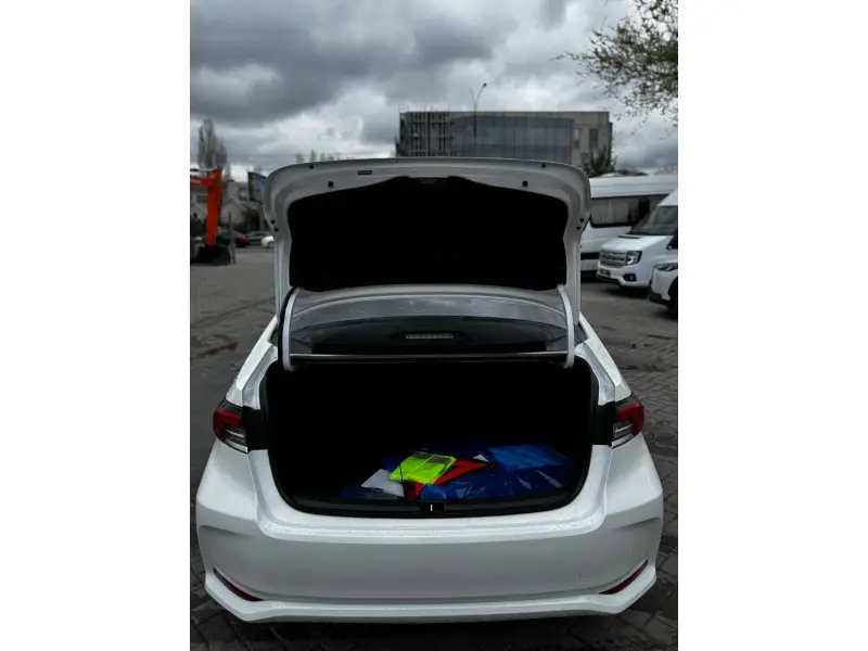 TOYOTA COROLLA HYBRID White 2025