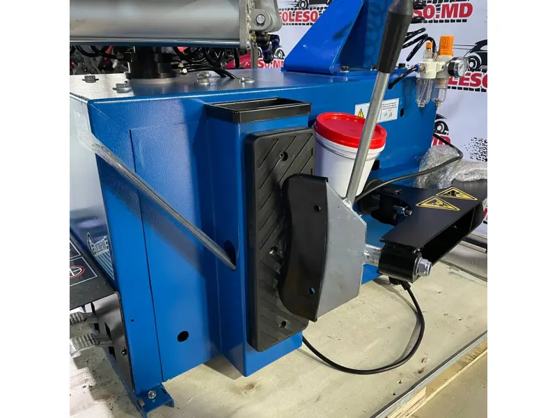 Schimbator de anvelope Hauvrex 220V HC8210.
